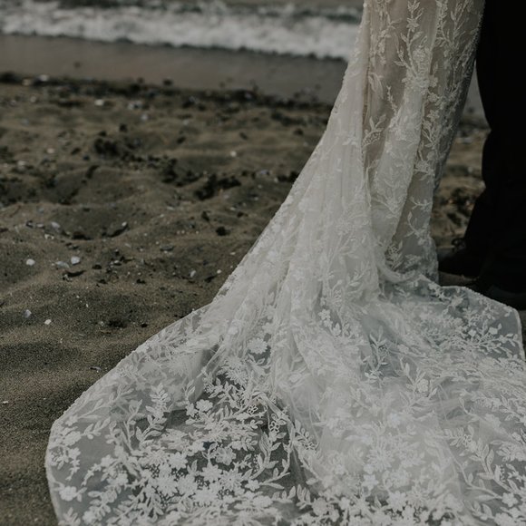 Wedding dress - Picture 5 of 7